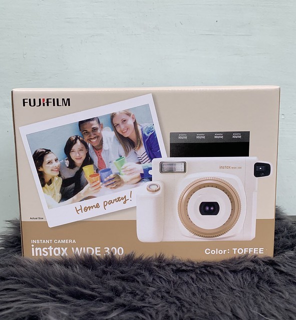 Fujifilm Instax Wide 300 แถมฟิล์มขาว 1 กล่อง